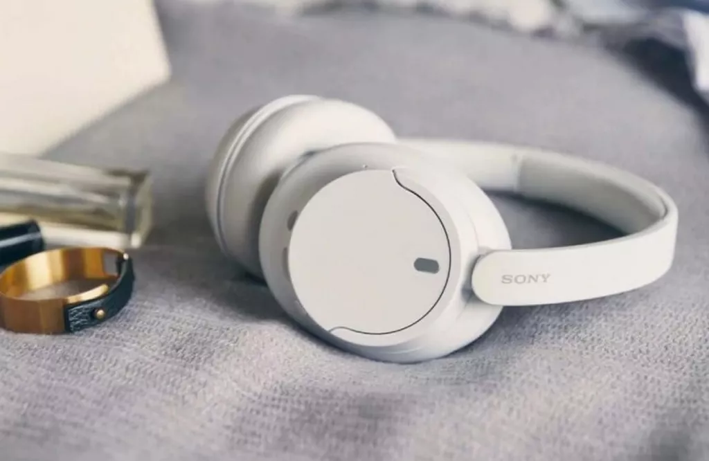 Sony WH-CH720N Белого цвета